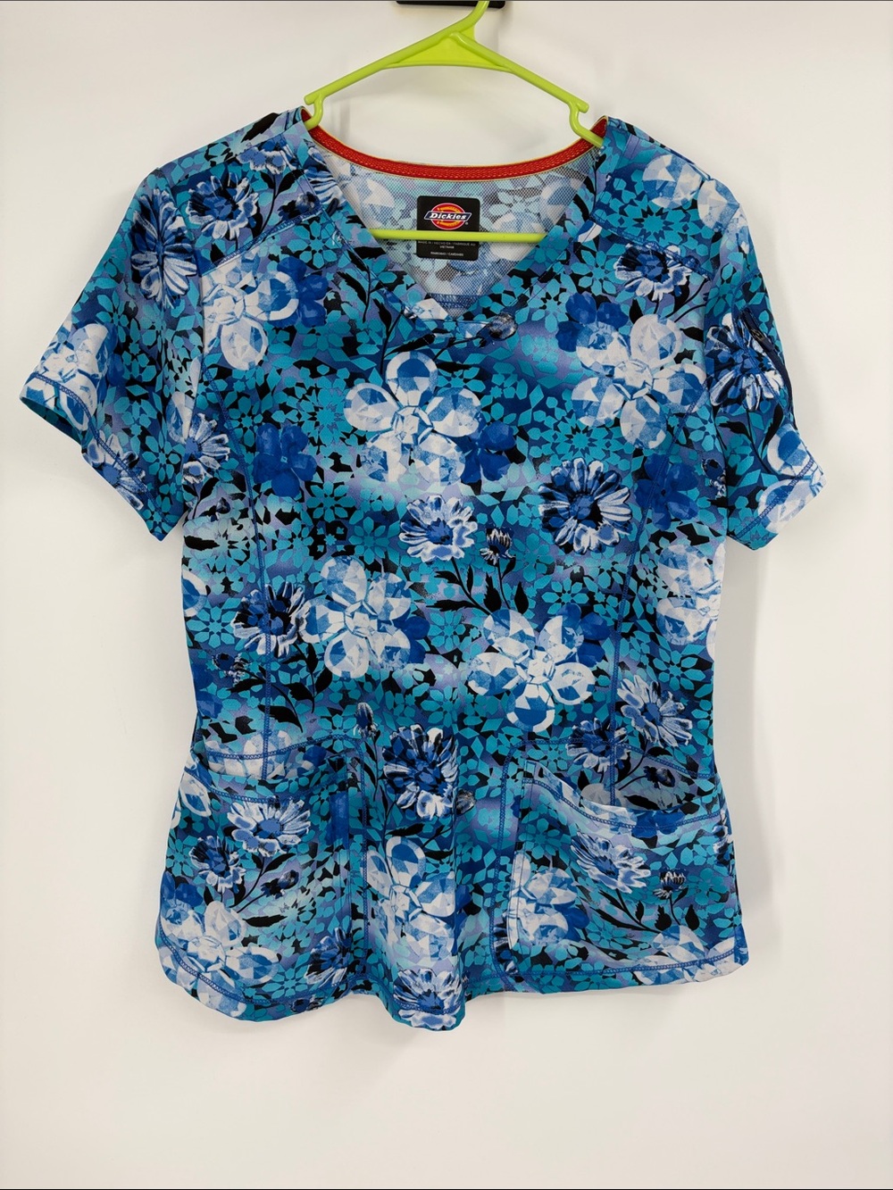 Dickies Blue Floral Print Short Sleeve Scrub Top Size Medium